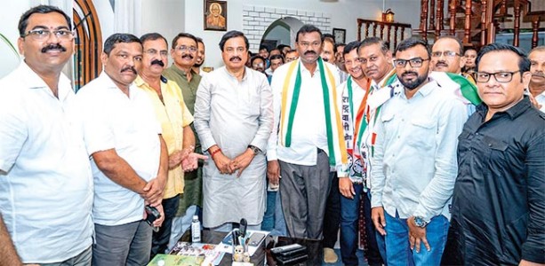 प्रत्येकाच्या दिव्याखाली अंधार, आरोप करताना विचार करा-तटकरे