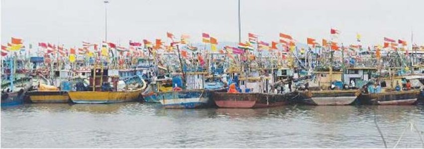 रायगड किनारपट्टीला वादळी पावसाचा तडाखा , उरण येथील सहा मच्छिमार बोटी बेपत्ता?