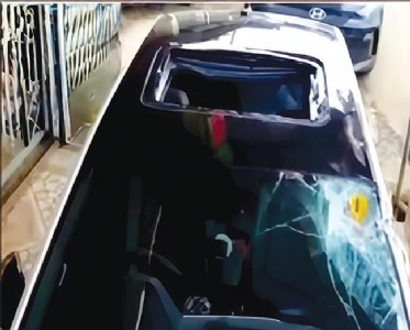 ताम्हिणी घाटात दगड कोसळून महिलेचा मृत्यू , कारचे सनरुफ ठरले जीवघेणे