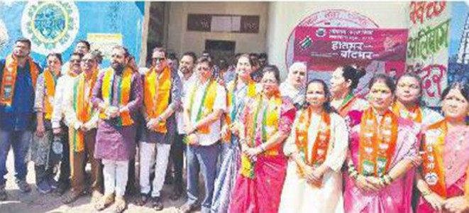 अलिबाग नगरपालिकेसाठी भाजप-शिवसेना युतीच्या उमेदवारांचे अर्ज दाखल ; नगराध्यक्षपदासाठी भाजपच्या तनुजा पेरेकर