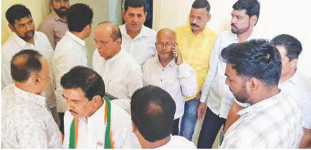 खोपोलीत प्रमुख राजकीय पक्षांच्या दोन्ही नगराध्यक्षपदाच्या उमेदवारांच्या अर्जांवर आक्षेप , डॉ.सुनिल पाटील, कुलदिपक शेंडे