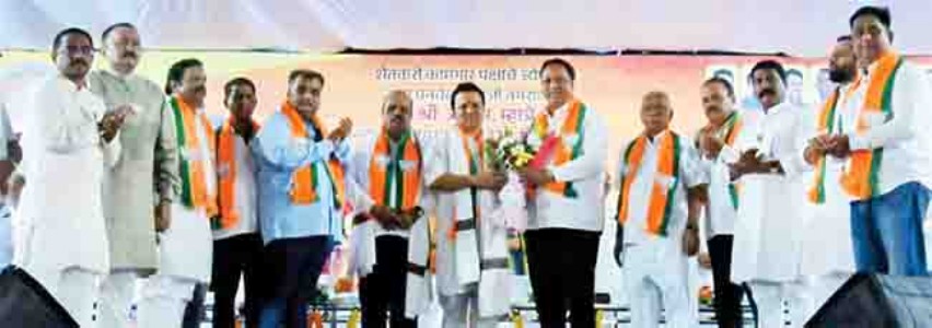 शेकापचे नेते जे. एम. म्हात्रे, प्रितम म्हात्रे यांचा भाजपात प्रवेश