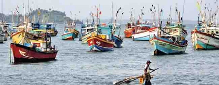 बंदीपूर्वीच मासेारी नौका बंदरात , वादळी परिस्थितीचा परिणाम; हंगामातील महत्वाचे दिवस जाणार वाया