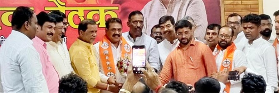 प्रमोद मोरे समर्थकांसह शिवसेनेत प्रवेश , आ.महद्रें दळवी यांनी केले स्वागत