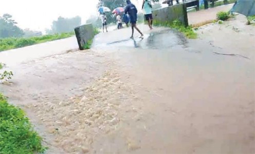 महाड शहरात शिरले पूराचे पाणी; नागरिक धास्तावले