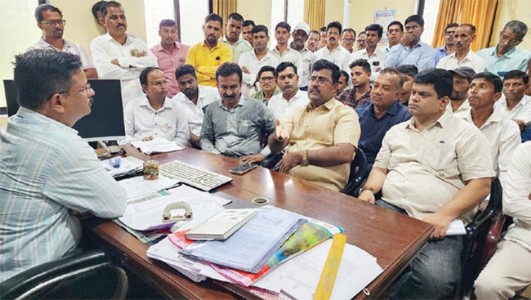 रायगडातील पोल्ट्री व्यावसायिकांची पशुसंवर्धन उपायुक्तांवर नाराजी