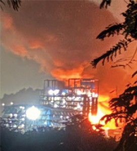 खालापूरात कापूर उत्पादक कंपनीमध्ये भीषण आग , सुदैवाने जीवितहानी नाही; कंपनीचे मोठे नुकसान