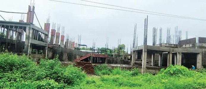 माणगावचे नाट्यगृह ८ वर्षांनंतरही अपूर्णच , बांधकामाचा पडदा अडकला निधीत