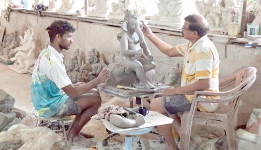रेडीमेड मूर्तींमुळे चिरनेरचे कलानगर संकटात 