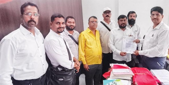 एसटी थांब्यावर अतिक्रमण...ग्रामपंचायत उदासीन , कडाव येथे पत्रकारांचे १५ जुलैपासून उपोषण