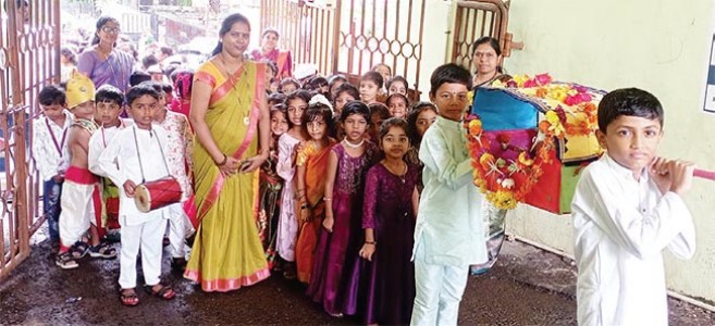 पालीत आषाढी एकादशीनिमित्त निघाली चिमुकल्यांची वारी , जानकीबाई केशव लिमये शाळेत उत्साह