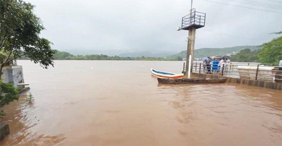 आज मुसळधार पावसाचा इशारा , किनारपट्टीला धडकणार उंच लाटा