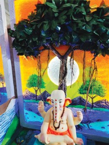 थर्माकॉलला लाकडावरील मखराचा पर्याय , बाप्पाकरिता प्लायवर देखाव्यांची निर्मिती