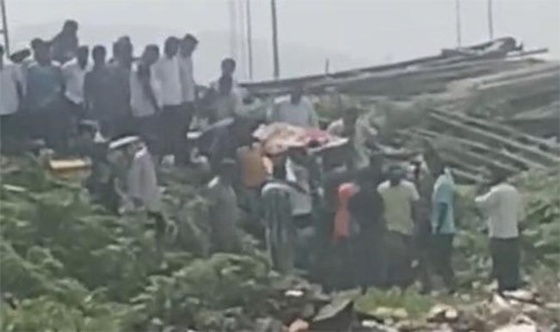 अंत्ययात्रेची वाट बिकट, अ‍ॅफकॉनवर गावकरी संतापले
