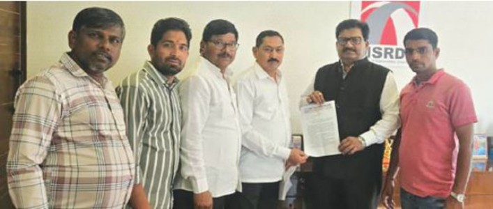 कर्जत-कशेळे रस्त्यावर खड्ड्यांचे साम्राज्य , ग्रामस्थांचे एमएसआरडीसीला निवेदन; दुरुस्तीची मागणी