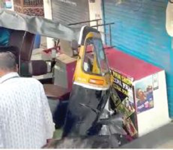 इको कारचे नियंत्रण सुटले...अपघातात एकाचा मृत्यू