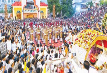 श्री धावीर महाराजांना रायगड पोलिसांकडून सशस्त्र मानवंदना , रोह्यात पालखी सोहळा उत्साहात; भाविकांची मोठी गर्दी