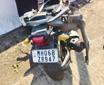 वडखळजवळ दुचाकीला अपघात; एकाचा मृत्यू; महिला जखमी