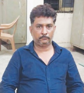 सुरक्षा पर्यवेक्षकाला लाच घेताना रंगेहात पकडले , सुरक्षारक्षकांकडून दरमहा १०० रुपयांची मागणी