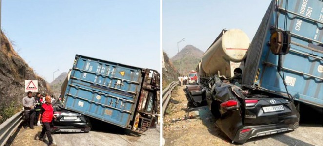 मुंबई-पुणे एक्स्प्रेस वेवर भीषण अपघात; कारवर कंटेनर उलटून ३ ठार, ५ जखमी
