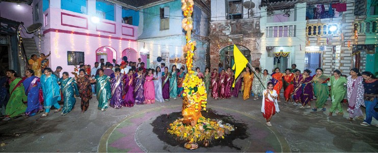 कोकणात शिमगोत्सवाची धूम गावोगावी होळी, लोककलांचा जागर