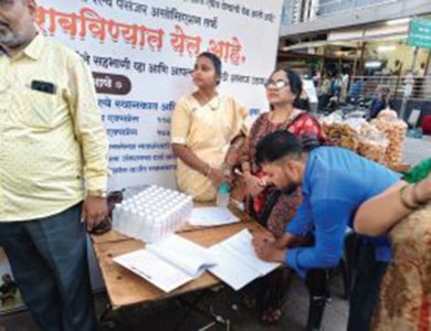 कर्जत स्थानकातील समस्या मार्गी लावण्यासाठी सह्यांची मोहीम 