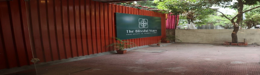 नेरुळमध्ये ‘द ब्लेसफुल स्टे’ लॉजवर छापा; ४ तरुणींची सुटका,३ जण अटकेत