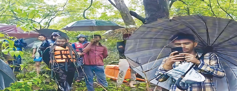 पुराच्या पाण्यात अडकलेल्या २८ जणांचा थरारक बचाव ; वाकण व वजरोली येथे बचाव मोहीम